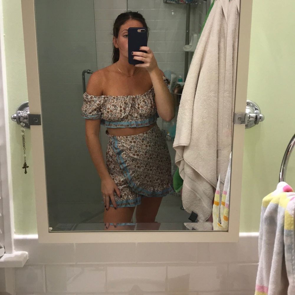 Beautiful two piece patterned set!